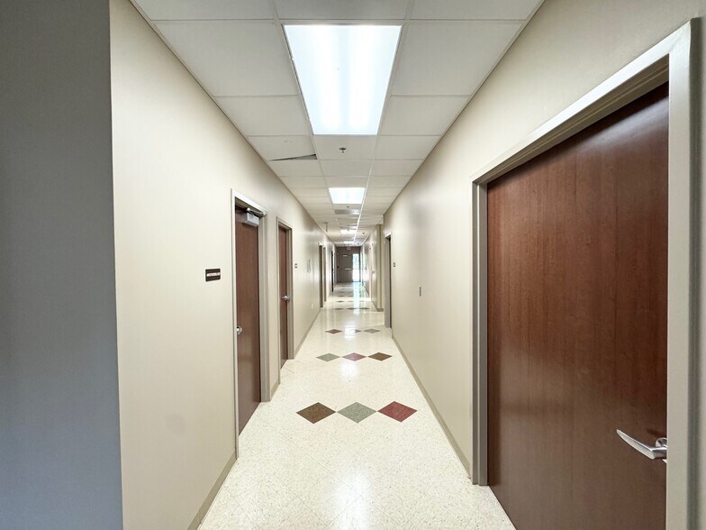 More Photos Of 200 Renaissance Way, Crockett Medical For Sale