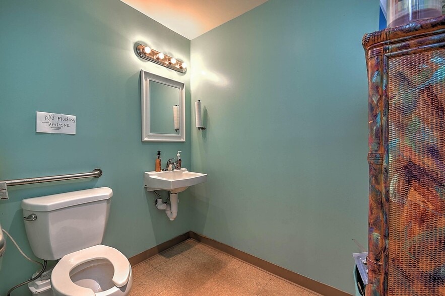 More Photos Of 531 State St, Bristol Storefront Retail Office For Sale