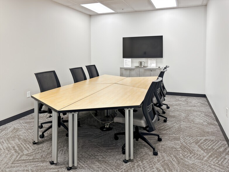 More Photos Of 303 Congressional Blvd, Carmel Coworking Space