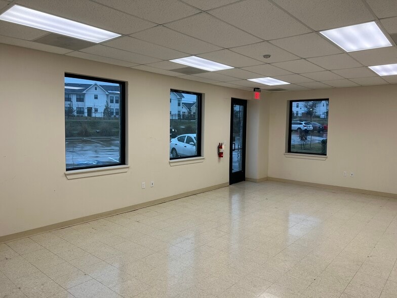 More Photos Of 1011 S Heatherwilde Blvd, Pflugerville Research And Development For Lease