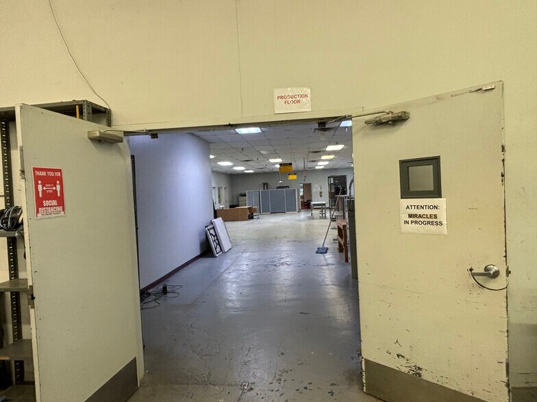 More Photos Of 1600 South Hwy 95, Bastrop Manufacturing For Sale