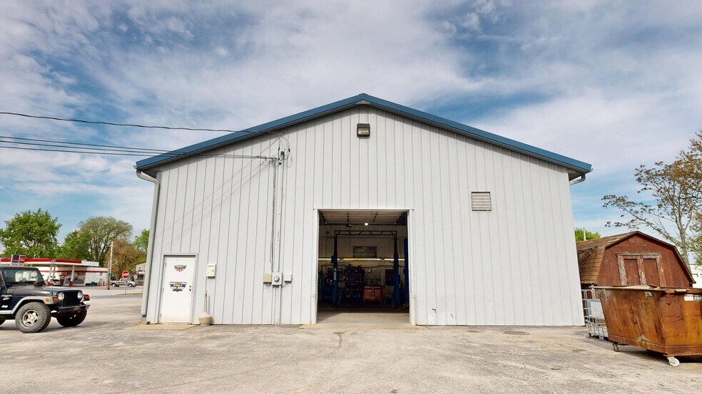 More Photos Of 1105 N McKinley Ave, Rensselaer Auto Dealership For Sale