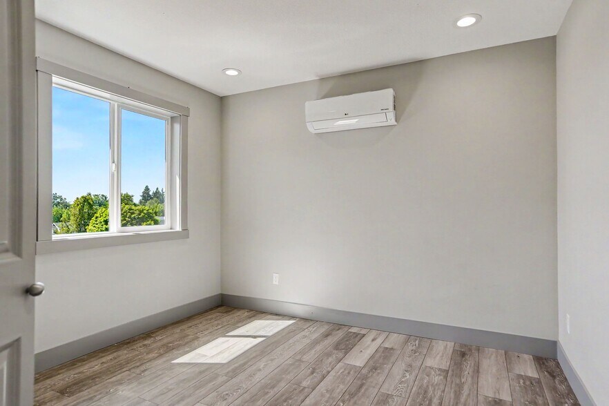 More Photos Of 1364 Northern Heights Loop, Keizer Multifamily For Sale