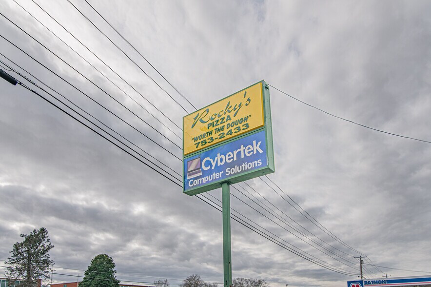 More Photos Of 1003 E Jackson Blvd, Jonesborough General Retail For Sale