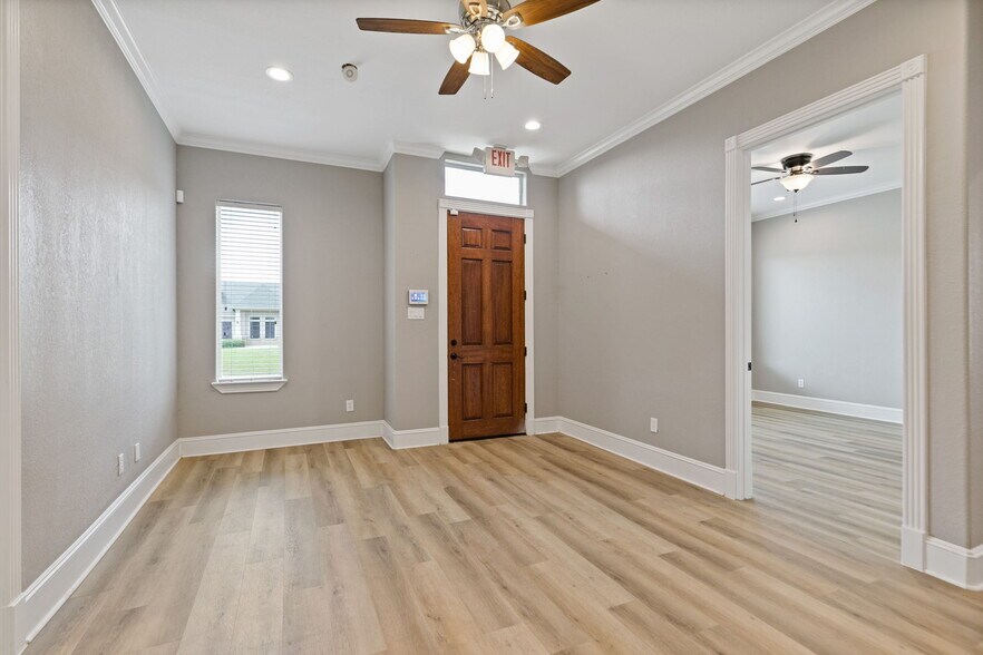 More Photos Of 11607 Spring Cypress Rd, Tomball Office For Sale