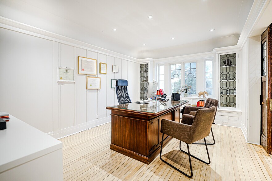 More Photos Of 4565 Rue Sherbrooke O, Westmount Office For Lease