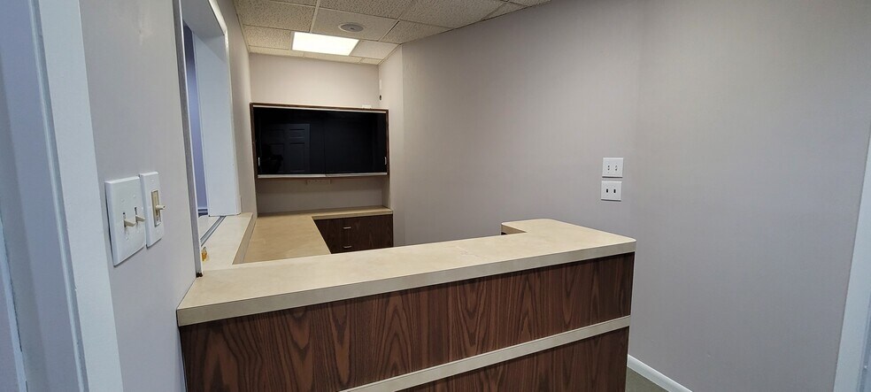 More Photos Of 7712 & 7716 W North Avenue, Elmwood Park Storefront Retail Office For Lease