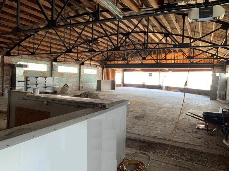 More Photos Of 201-205 W Saint Louis Ave, East Alton Warehouse For Lease