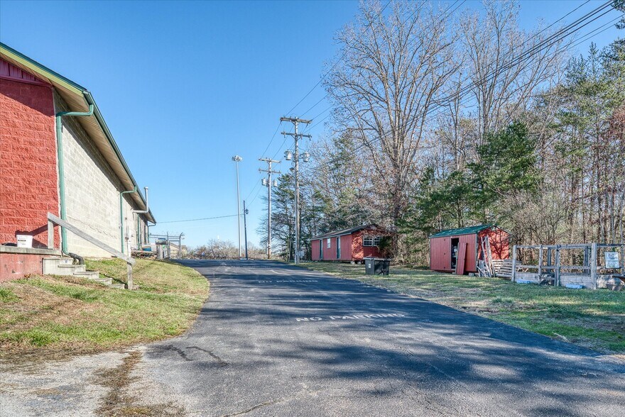 More Photos Of 78 Chestnut Hill Rd, Crossville Freestanding For Sale
