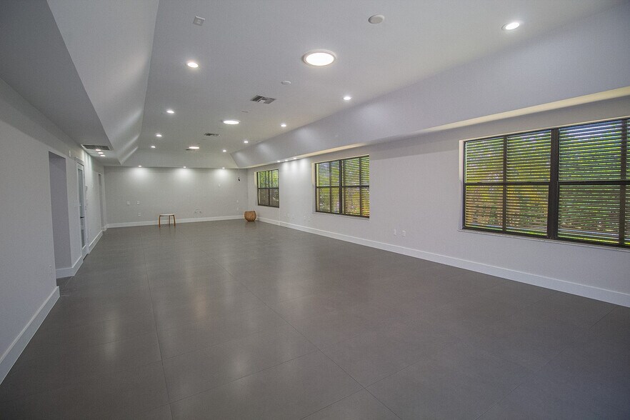 More Photos Of 8270 Pascal Dr, Punta Gorda Service For Lease