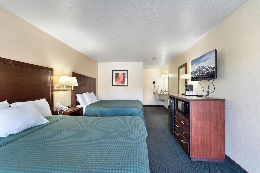 More Photos Of 260 W Main St, Vernal Hotel For Sale