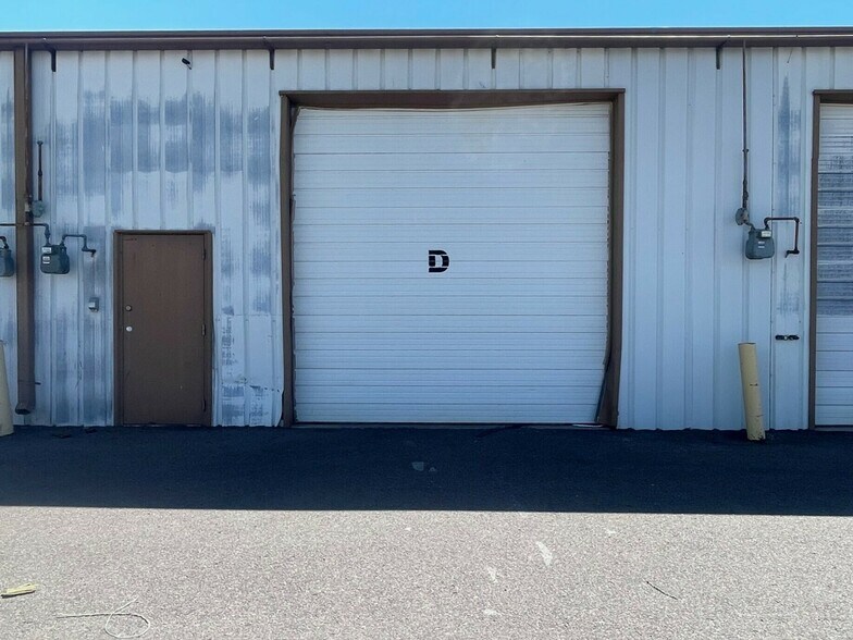 More Photos Of 597 Olathe St, Aurora Flex For Lease