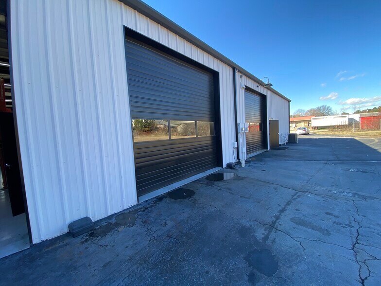 More Photos Of 686 Grayson Hwy, Lawrenceville Auto Repair For Lease