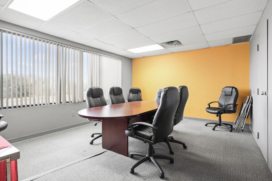 More Photos Of 111 Carpenter Dr, Sterling Office For Lease