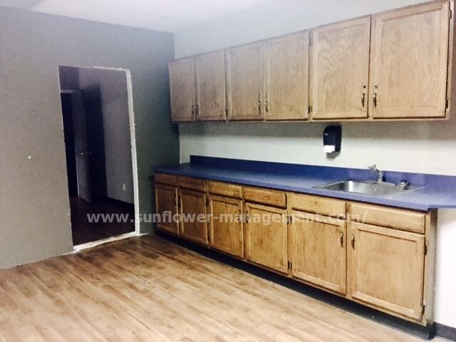 More Photos Of 2537-2579 Airport Rd, Colorado Springs General Retail For Lease