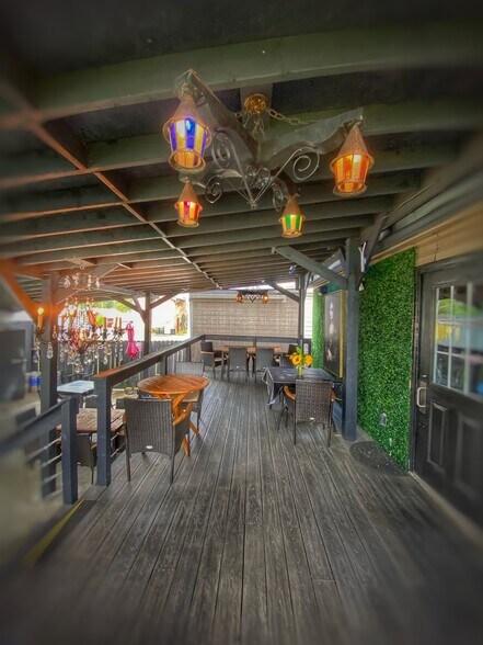 More Photos Of 709 W Main St, Madison General Retail For Sale