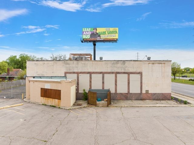 More Photos Of 16301 W Eight Mile Rd, Detroit Freestanding For Sale