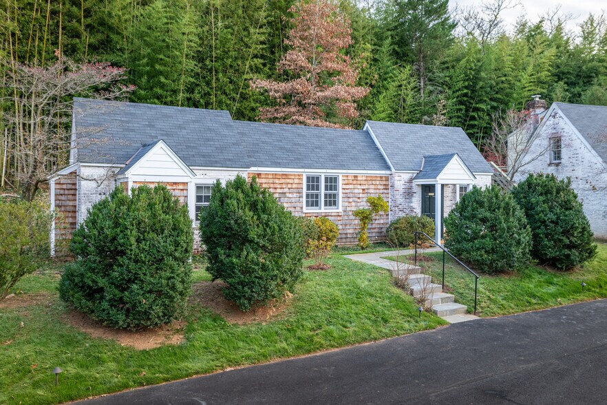 More Photos Of 3500 Sunset Lodge Ct, Charlottesville Hotel For Sale