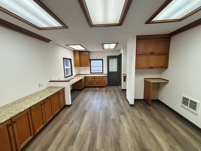 More Photos Of 446 McClaine St, Silverton Warehouse For Lease