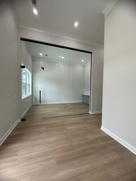 More Photos Of 1325 Main St, Katy Medical For Lease