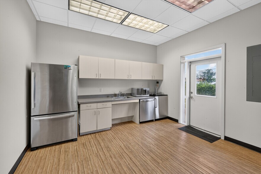 More Photos Of 10601 Pecan Park Blvd, Austin Office For Sale