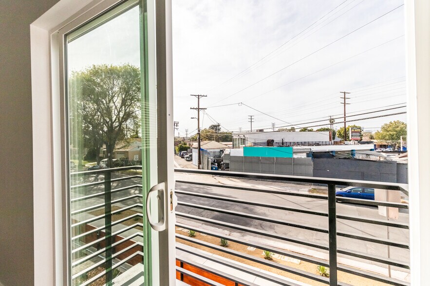 More Photos Of 1818 Thurman Ave, Los Angeles Apartments For Sale