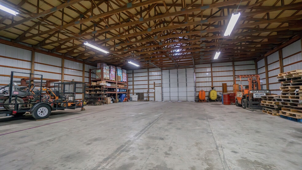 More Photos Of 1019 E Summit St, Crown Point Warehouse For Sale
