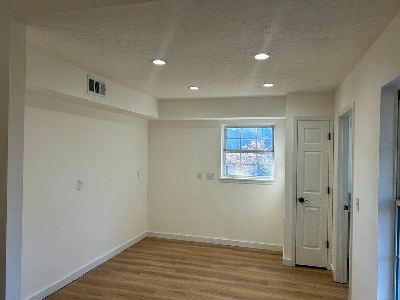 More Photos Of 1477 S 8th St, Fernandina Beach Office For Lease