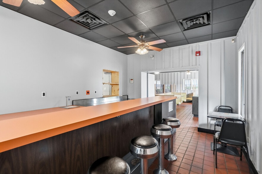 More Photos Of 924 N Bethlehem Pike, Ambler Restaurant For Sale