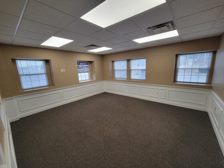 More Photos Of 34 Chelmsford St, Chelmsford Medical For Lease