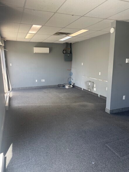 More Photos Of 710 Industrial Rd, Shelburne General Retail For Lease