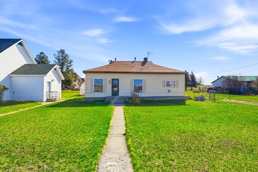 More Photos Of 210 Miles Ave, Clyde Park Specialty For Sale