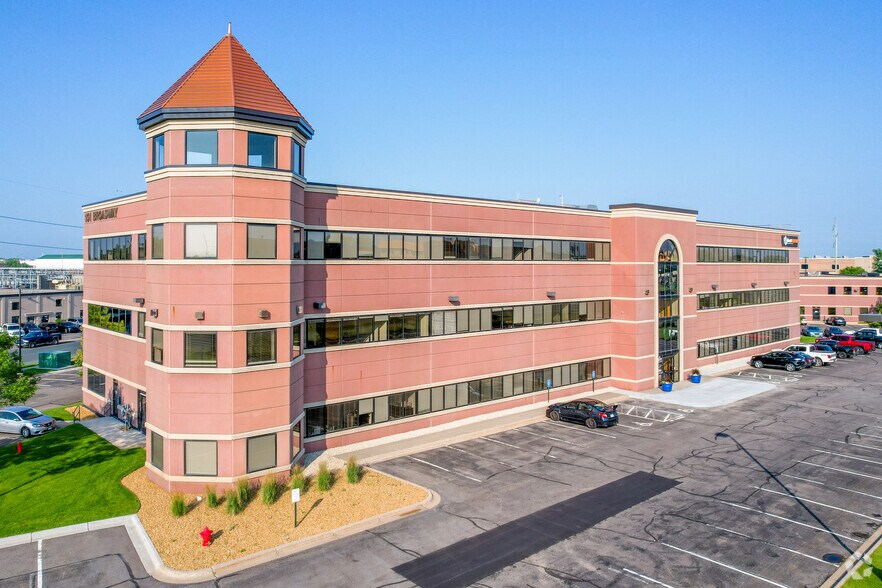 Primary Photo Of 101 Broadway St W, Osseo Office For Lease