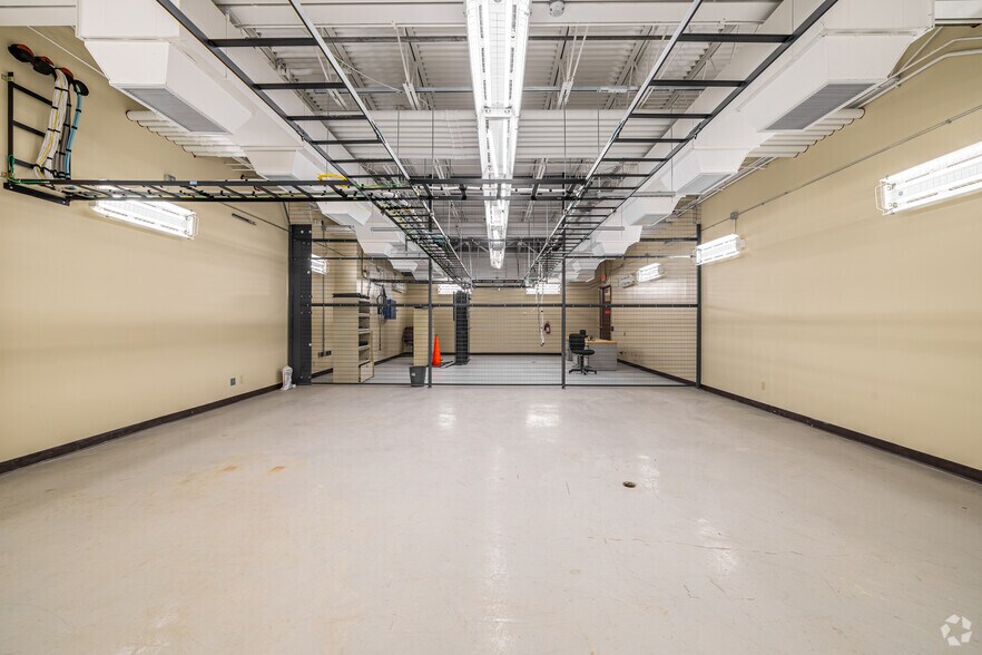 More Photos Of 2947 Executive Blvd, Mesquite Manufacturing For Sale