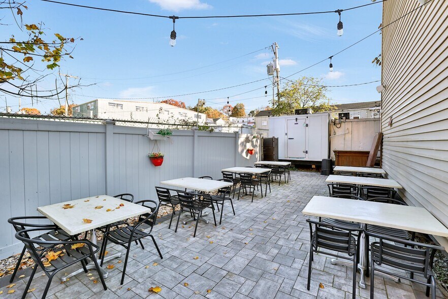 More Photos Of 33-35 W Central Ave, Pearl River Restaurant For Lease