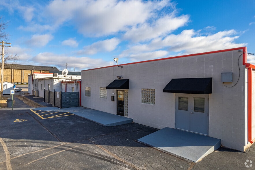 More Photos Of 2419 S Campbell Ave, Springfield Storefront For Lease