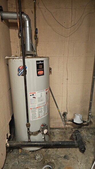 More Photos Of 2055 S Main St, Akron Office For Lease