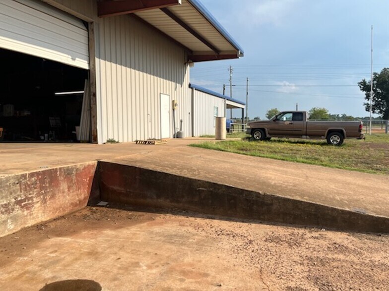 More Photos Of 1205 E Coke Rd, Winnsboro Manufacturing For Sale