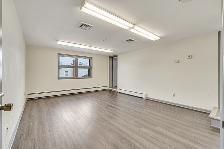 More Photos Of 107 Stuyvesant Ave, Lyndhurst Office For Lease