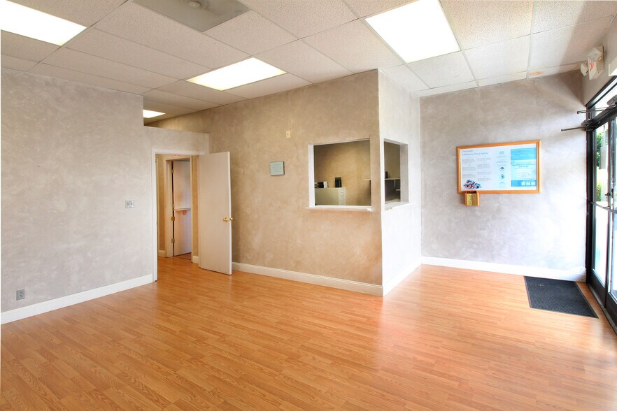 More Photos Of 5911-5921 Rutledge Pike, Knoxville Medical For Lease