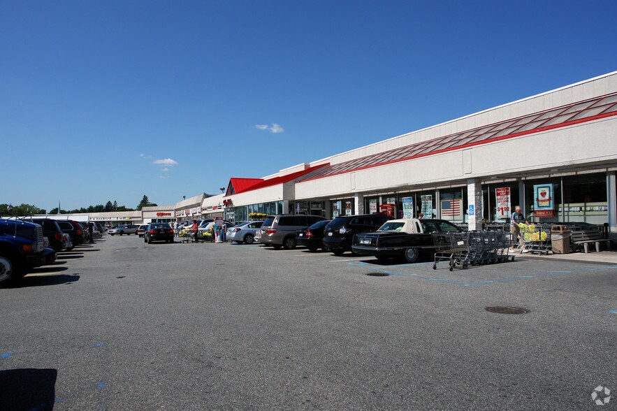 More Photos Of 1022-1054 Old Country Rd, Plainview Unknown For Lease