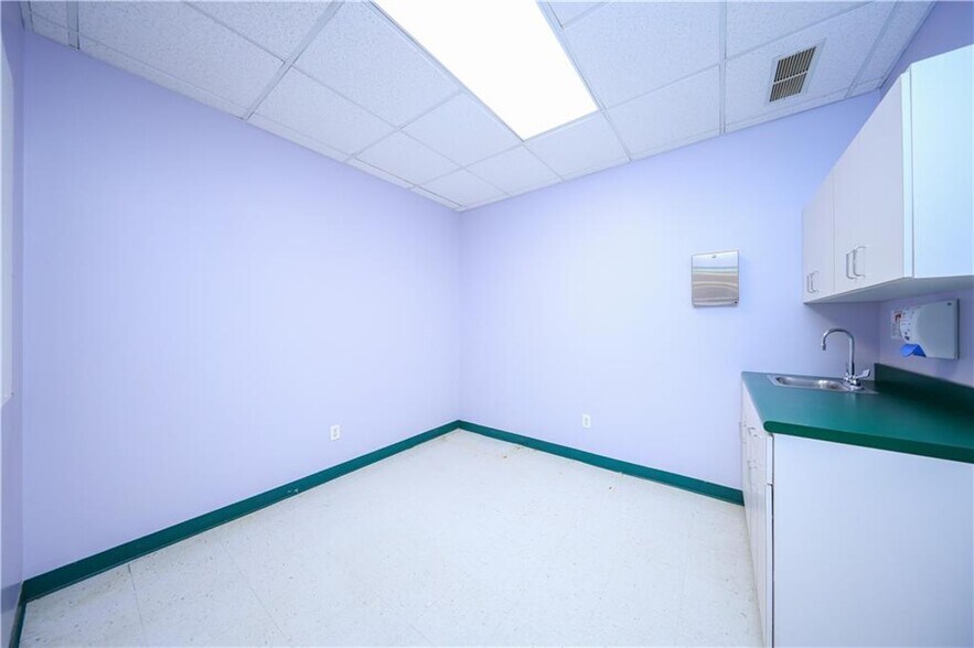 More Photos Of 8710 5th Ave, Brooklyn Medical For Sale