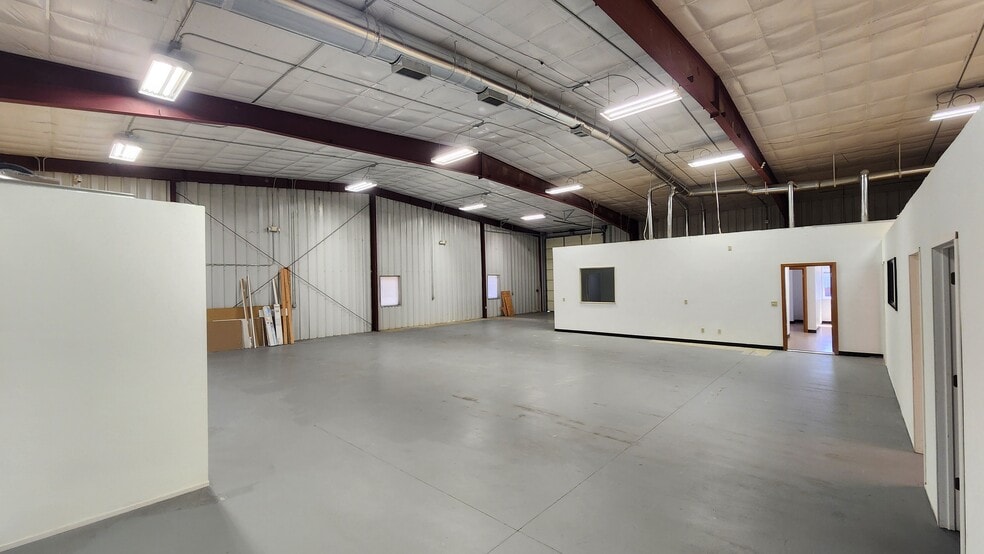 More Photos Of 2445 Robertson Dr, Richland Warehouse For Lease