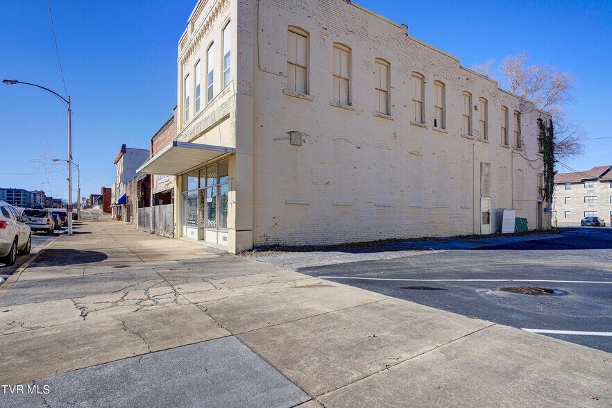 More Photos Of 719 E Elk Ave, Elizabethton Storefront Retail Residential For Sale
