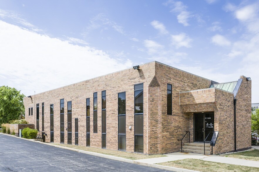 More Photos Of 129 S Roselle Rd, Schaumburg Office For Sale