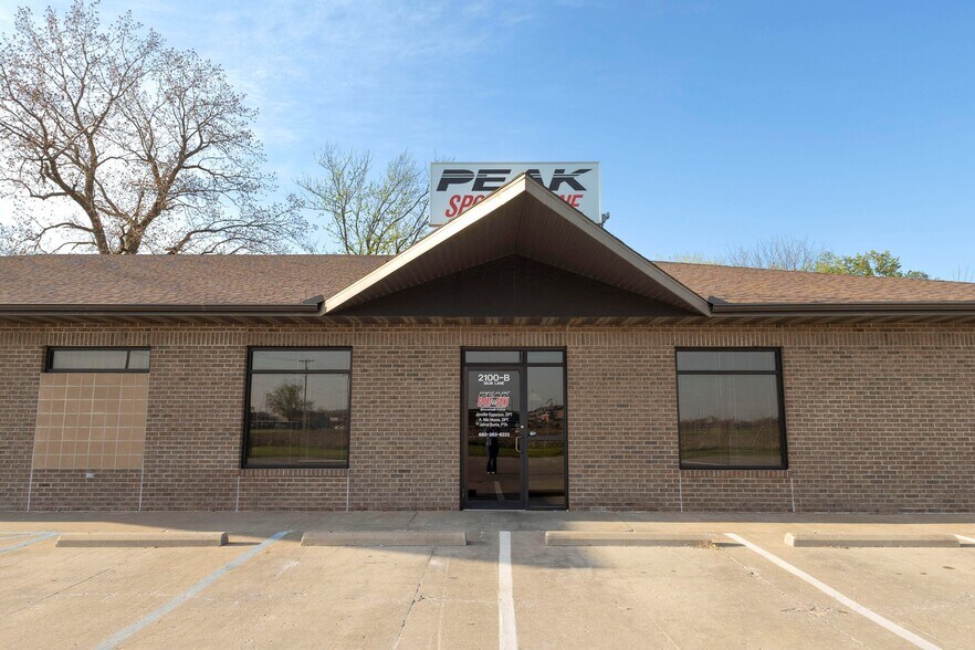 More Photos Of 2100 Silva Ln, Moberly Office For Sale