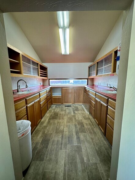More Photos Of 496 East Ave, Lincoln Medical For Lease