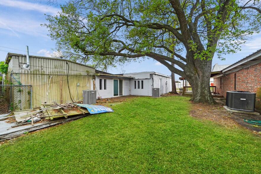 More Photos Of 2815 N Main St, Baytown Office Residential For Sale