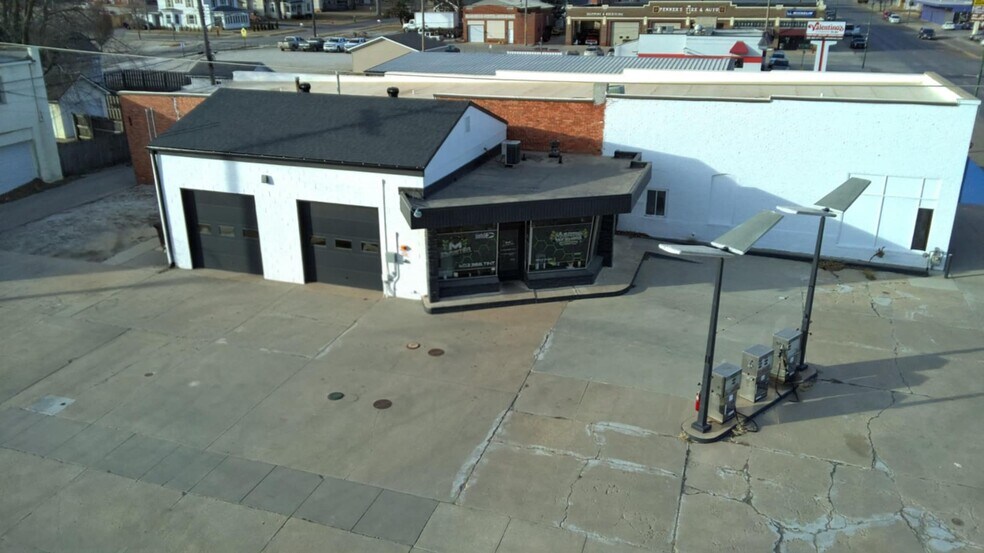 More Photos Of 803 N Lincoln Ave, York Flex For Sale