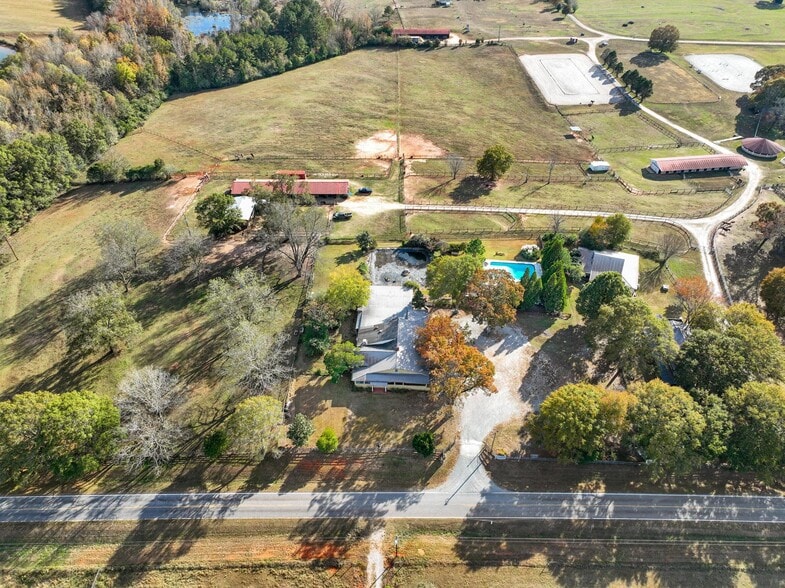 More Photos Of 607 Butts Mill Rd, Pine Mountain General Retail For Sale